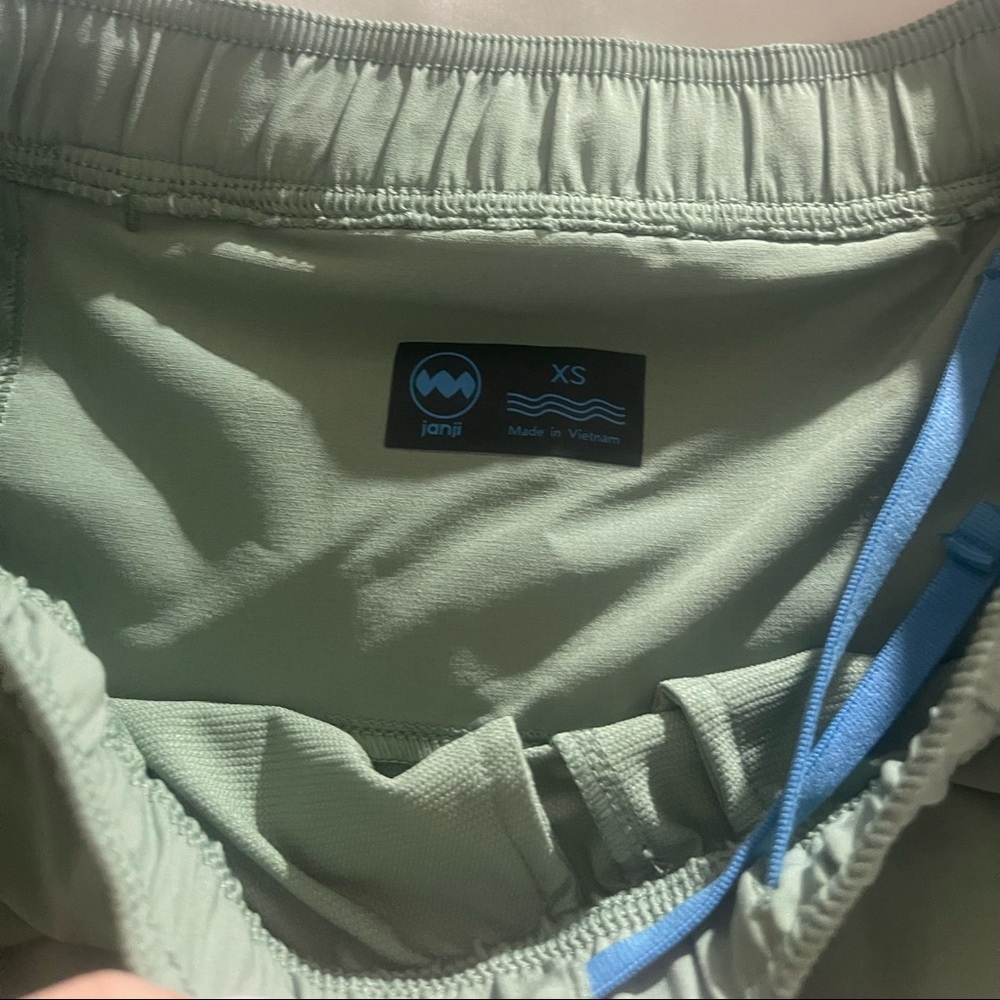 Janji Women's 3 in Transit Tech Short new with tag - Picture 3 of 4